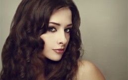 ¿Qué es Squinching? La técnica que asegura que las personas pueden verse bellas en todas las fotos