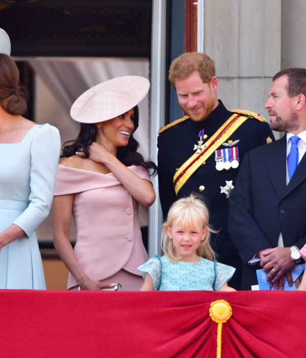 En el balcon del palacio de Buckingham, para la celebración del desfile Trooping the Colour.