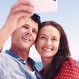 Estudio afirma que las parejas más felices son aquellas que menos se exhiben en redes sociales