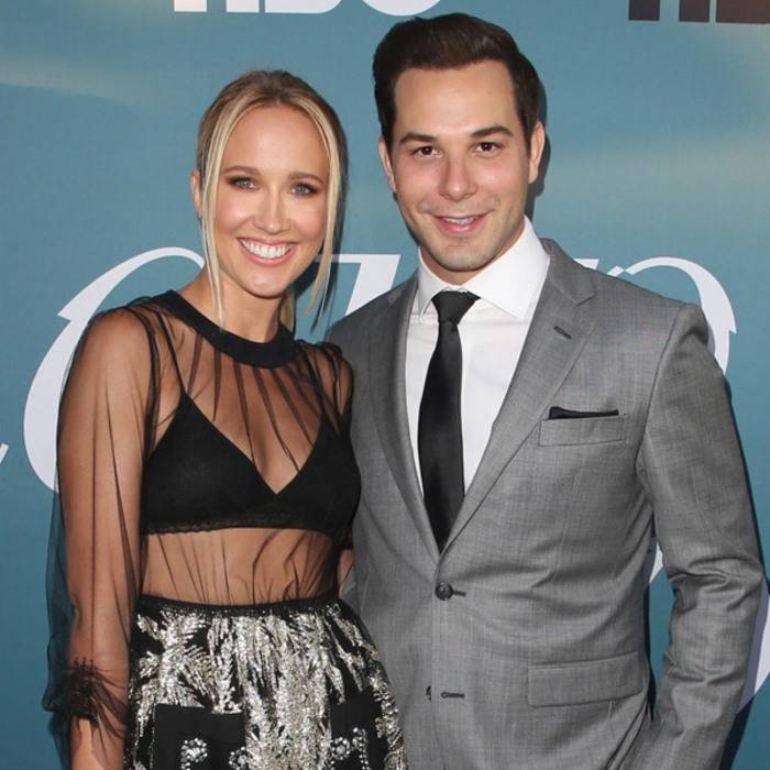 Anna Camp y Skylar Astin