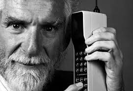 Martin Cooper, ingeniero de la empresa Motorola.