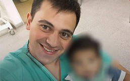 Enfermero adopta a bebé grave: “Si abrís los ojos te llevo a casa”, fueron las palabras que emocionaron a todo un país