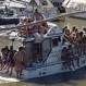 Multitudinaria celebración de amigos en un yate termina con la embarcación hundida