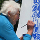 Una encantadora anciana de 90 años lleva 40 pintando la capilla de su pueblo