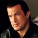 El día que Steven Seagal fue instructor personal de James Bond y le lesionó una muñeca
