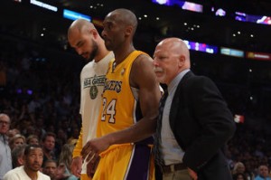 Kobe Bryant sufre una grave lesión: desgarro del tendón de Aquiles Kobe Bryant sufre una grave lesión: desgarro del tendón de Aquiles