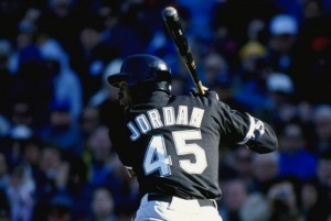 ¿Por qué Michael Jordan ocupó el número 45 por los Chicago Bulls? ¿Por qué Michael Jordan ocupó el número 45 por los Chicago Bulls?