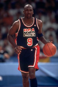 ¿Por qué Michael Jordan ocupó el número 45 por los Chicago Bulls? ¿Por qué Michael Jordan ocupó el número 45 por los Chicago Bulls?