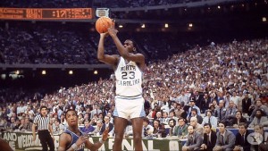¿Por qué Michael Jordan ocupó el número 45 por los Chicago Bulls? ¿Por qué Michael Jordan ocupó el número 45 por los Chicago Bulls?