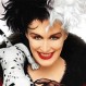 Mujer tiene cabello natural de dos colores: La comparan con Cruella de Vil