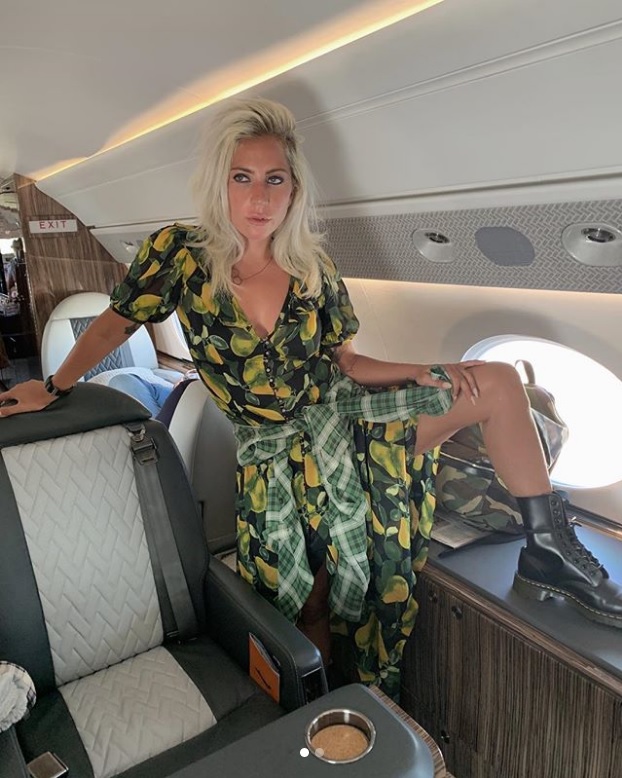 lady gaga piernas sin depilar