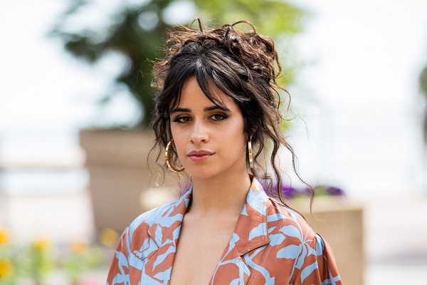 Camila Cabello flequillo largo