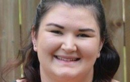 Mujer se vio en una foto navideña y decidió adelgazar: Bajó 100 kilos y hoy luce completamente diferente