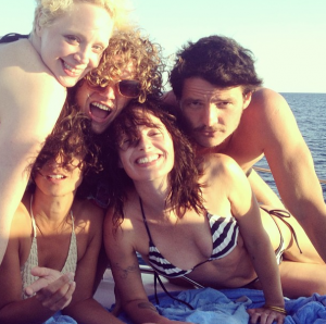 "Un día en Westeros", escribió Headey al publicar esta foto con el resto del elenco