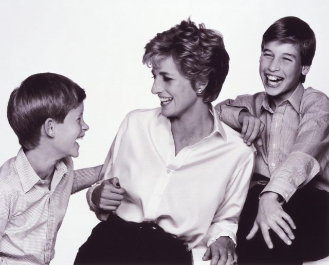 Diana, Harry y William en una imagen tradicional. Ahora es tiempo de nuevas fotografías