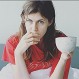 Alexandra Daddario enseña sus nuevos “talentos” y el resultado tiene a los fans sorprendidos