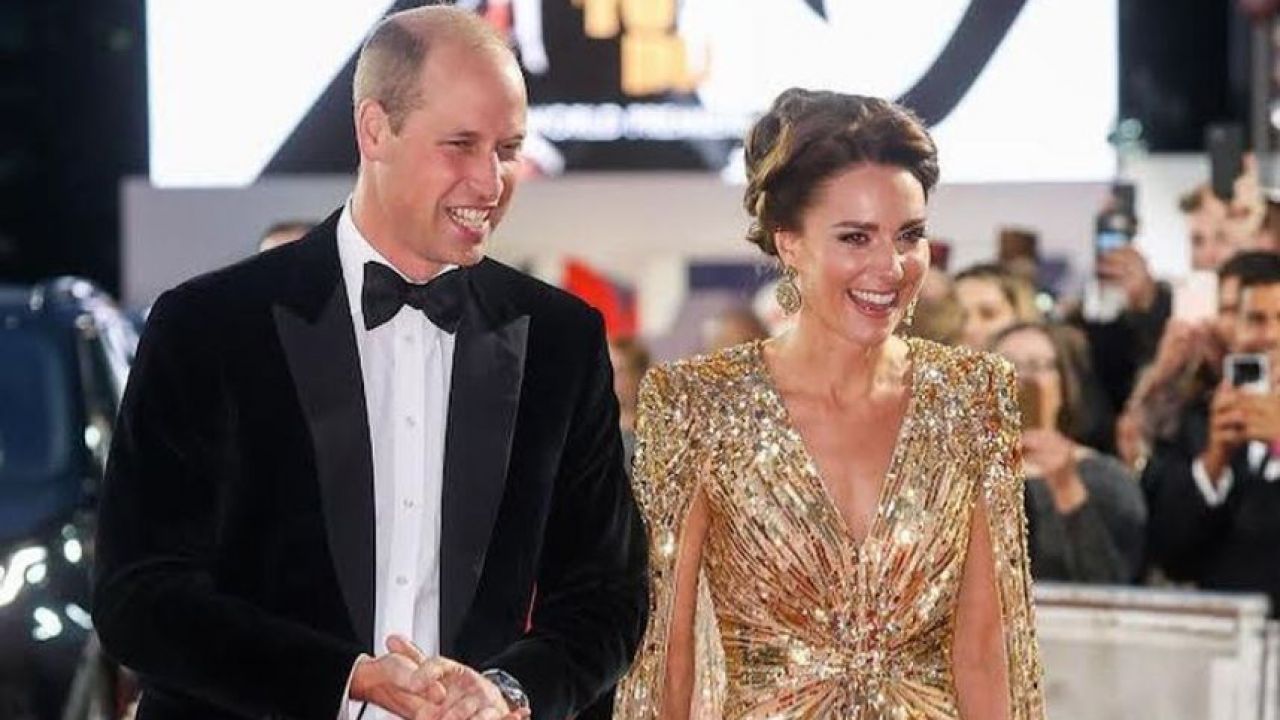 kate-middleton-como-nunca-antes-transparencia-escote-y-brillo-1236646