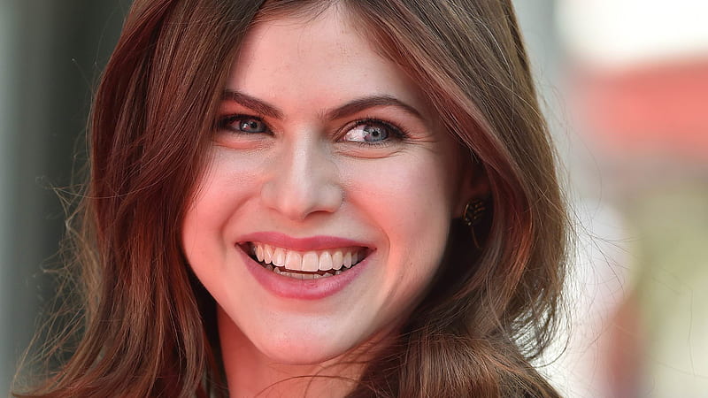 HD-wallpaper-alexandra-daddario-cute-smile-alexandra-daddario-celebrities-girls-smile-cute