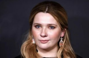 Abigail Breslin lució así de radiante en su boda a 17 años de Pequeña