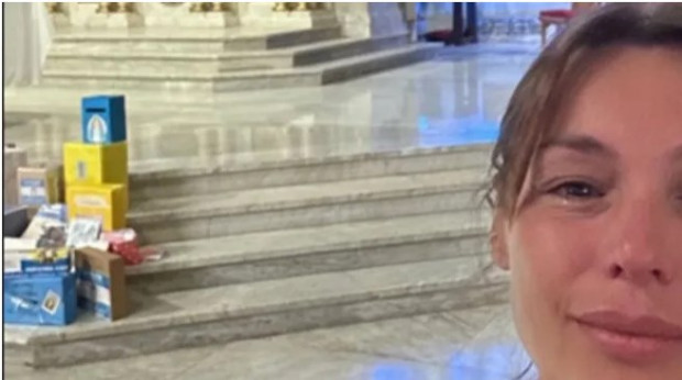 Pampita lloró desconsolada en una peregrinación y en medio de una multitud / www.ambito.com