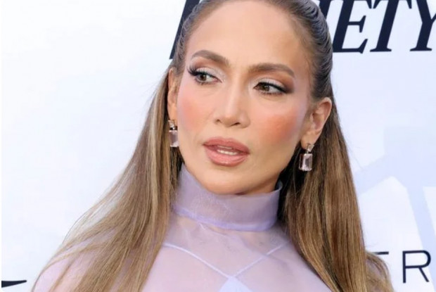 En medio de los incendios en Los Ángeles, JLO tomó una decisión que fue muy aplaudida por sus seguidores / es-us.vida-estilo.yahoo.com