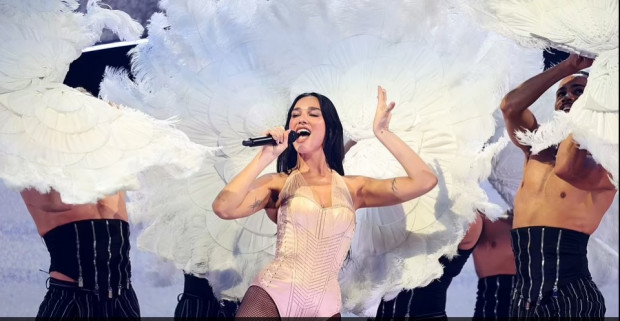 Se trató de un concierto sin fisuras, tanto desde el aspecto visual como desde los looks que eligió / www.dailymail.co.uk