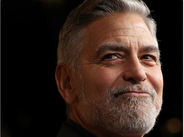 De dormir en sillones y pedir dinero prestado a regalarles US$ 14 millones a sus amigos: ese es George Clooney / www.infobae.com