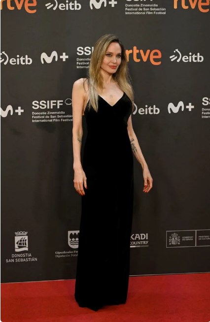Angelina Jolie asistió por primera vez al Festival internacional de Cine de San Sebastián y deslumbró a todos / es-us.vida-estilo.yahoo.com