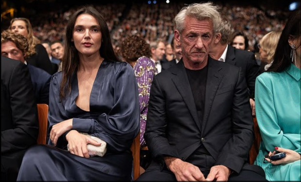 Sean Penn se mostró con su novia 35 años menor con un rostro desanimado / www.dailymail.co.uk