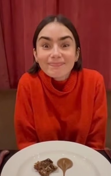 Lily Collins, muy feliz junto a su familia / www.instagram.com/lilyjcollins