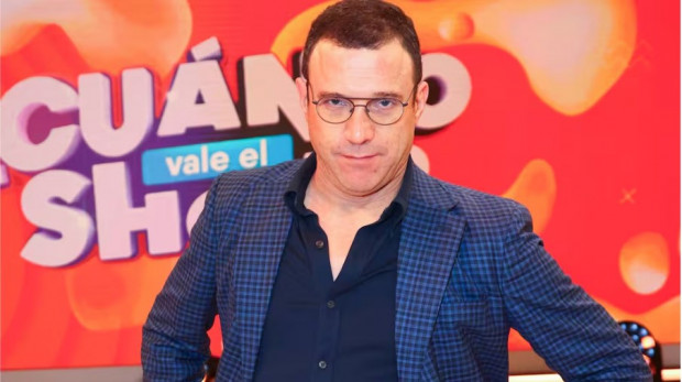 ¿Se va de CHV? Rumor sobre la posible partida de Julián Elfenbein sacude a la televisión chilena / www.lacuarta.com