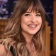 Dakota Johnson muestra cambio de look para debutar como empresaria del bienestar sexual