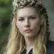 Katheryn Winnick deja atrás a “Lagertha” de “Vikingos” y se muestra muy distinta en el corto “Stripped”