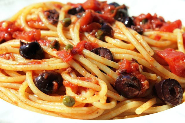¿Cómo preparar spaghetti a la Puttanesca? Receta deliciosa | Cocina