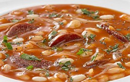 Porotos con Longaniza: Un plato tradicional para disfrutar y saborear en casa