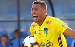 Miguel Pinto firma por Colo Colo y desata la furia de los hinchas albos por su pasado azul