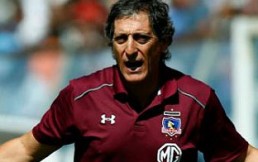 Tendría los días contados: Tres ex jugadores de Colo Colo asoman en reemplazo del cuestionado Mario Salas