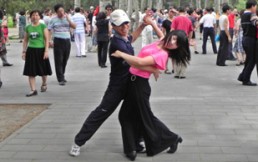 Hacer el ridículo, un miedo que ya no es tema en China, ¿cómo lograron superarlo?
