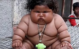 Chahat: La bebé gigante de India que pesa 17 kilos y come como una niña de 10 años