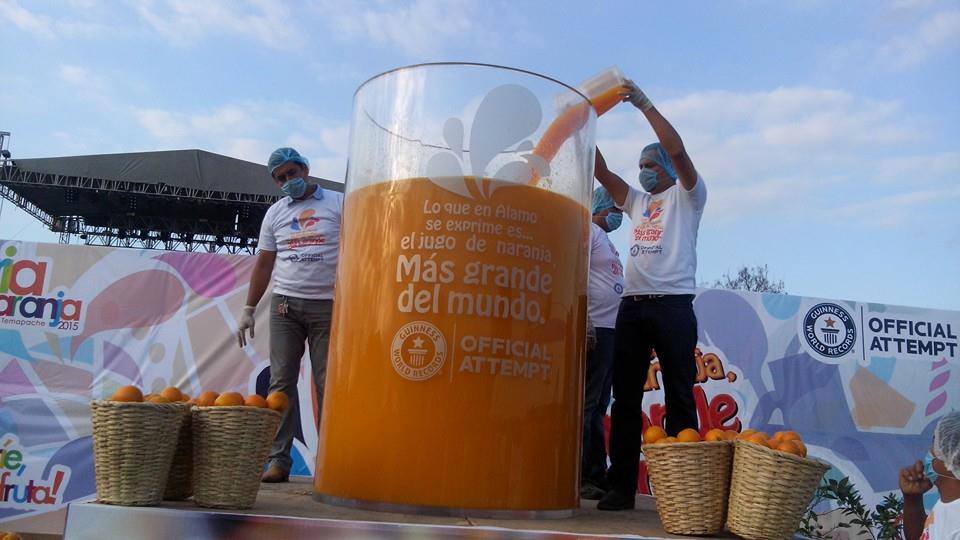 vaso de jugo de naranja más grande del mundo