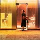Estrenan exóticos baños públicos en Japón: Son transparentes y buscan bajar la ansiedad de las personas