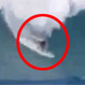 Video: Impacto por desaparición de famoso surfista “tragado” por una ola