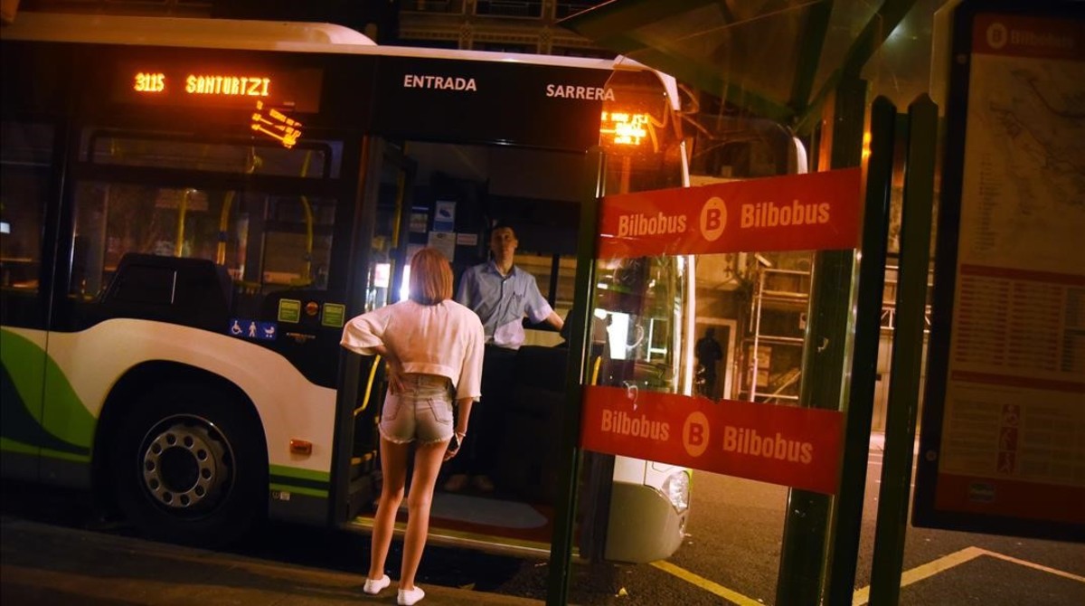 Parada de bus antiacoso en Bilbao