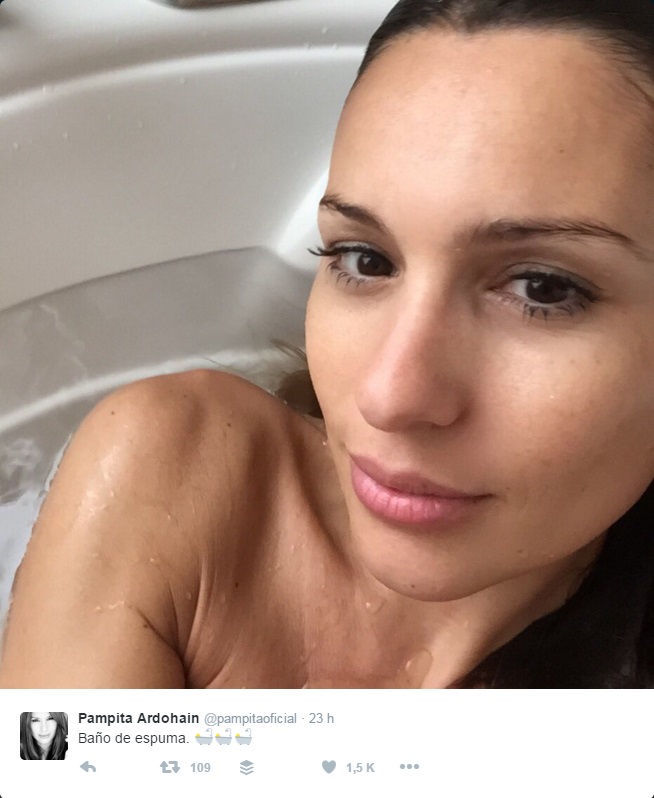 pampita-selfie-baño-de-espuma