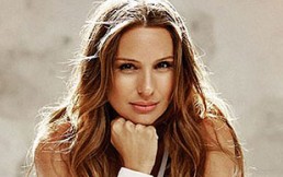 Pampita disfruta de sus vacaciones en la playa y lo muestra con estas fotos en bikini