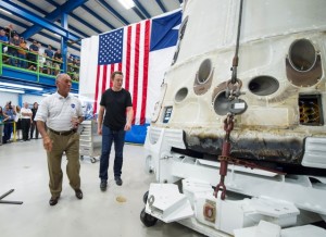 Elon Musk y Dragon Elon Musk y Dragon