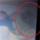Graban a supuesto fantasma de un bebé durmiendo al lado de otro niño