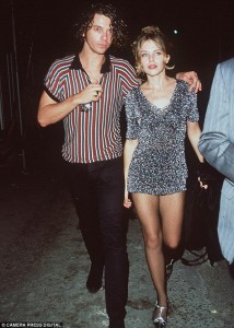 Michael Hutchence y su novia kylie Minogue, fotografiados a fines de los años 80'.