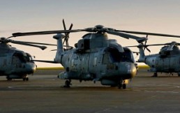¿Un piloto fantasma en un helicóptero de la Guerra de las Malvinas? Extraña foto generó diversas teorías
