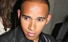 Las desenfrenadas fiestas acuáticas de Lewis Hamilton: Mujeres, alcohol y lujos